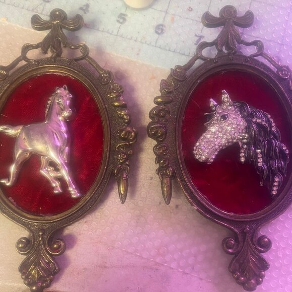 Set of Broocg Art Derby HOrses - Picture 2 of 2